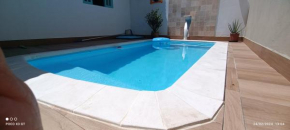Casa 3 quartos 2 banheiros patio gramado fechado com piscina